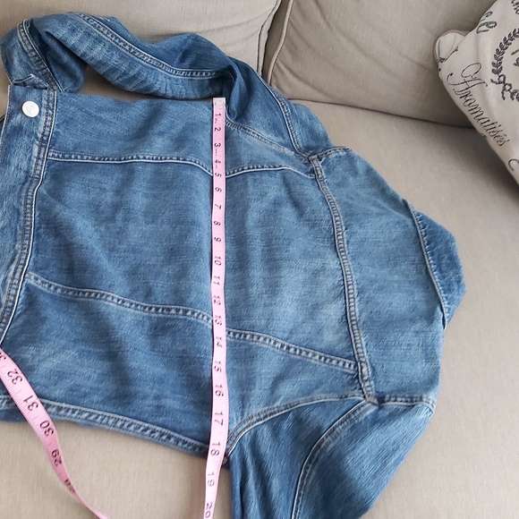 Aritzia Talula blue denim crop jean jacket - Picture 13 of 14